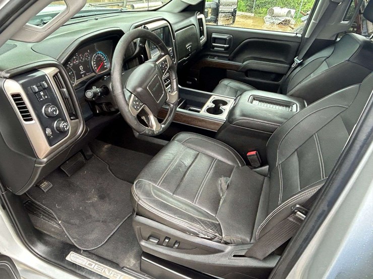 2019-gmc-2500-image-15