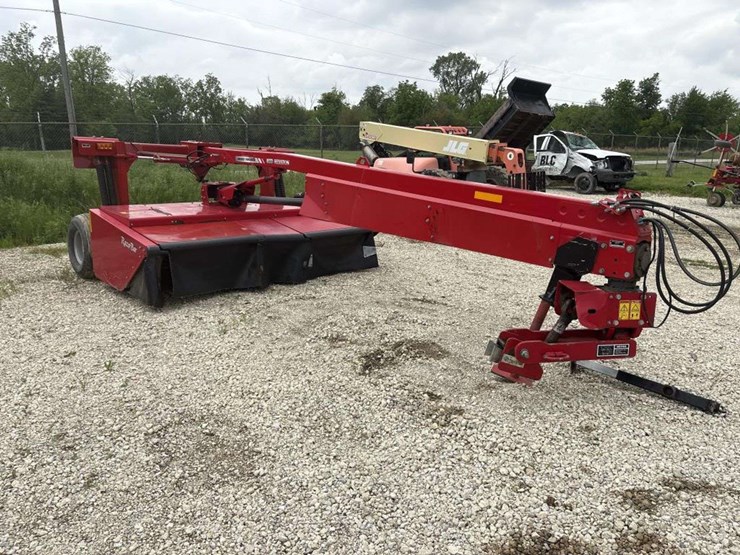 massey-ferguson-1366-image-4