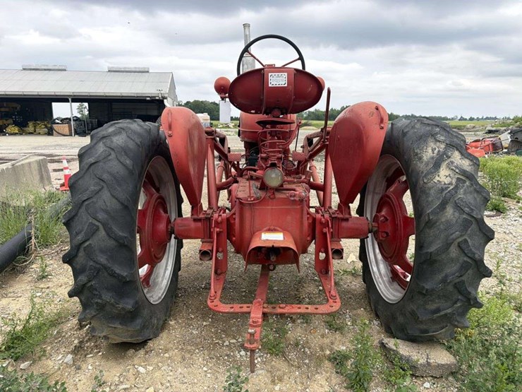 farmall-m-loader-tractor-image-3
