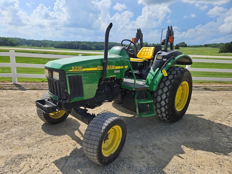 john-deere-5220-image-1