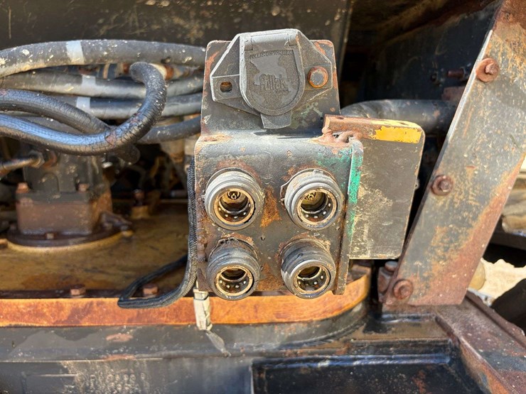 caterpillar-ch75c-image-35