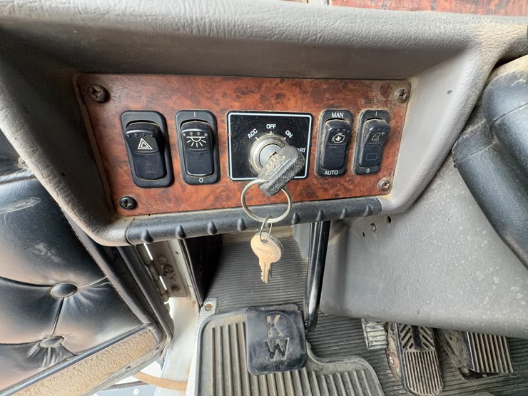 2006-kenworth-t800-image-8