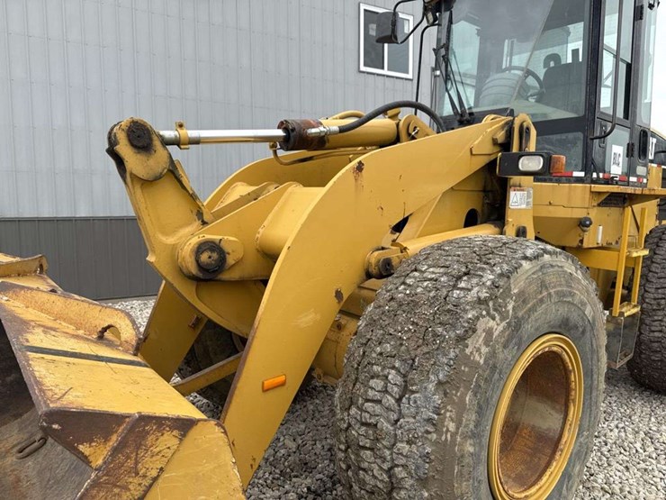 caterpillar-928g-image-15