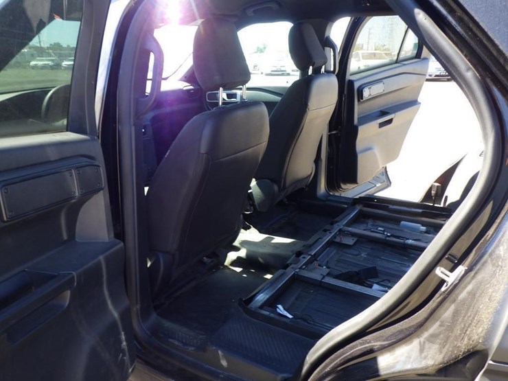 2021-ford-explorer-image-8