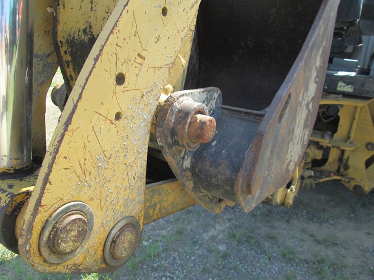2004-caterpillar-420d-image-15