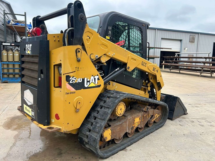 2015-caterpillar-259d-image-6