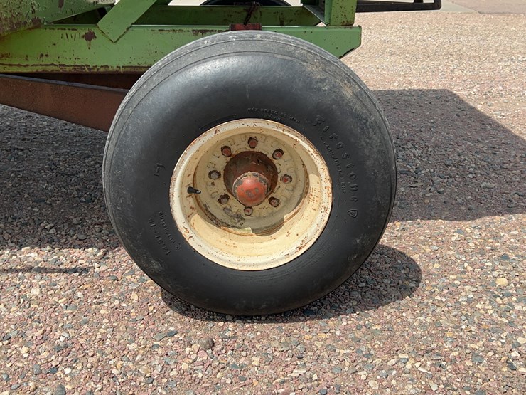 parker-5010b-gravity-wagon-image-12