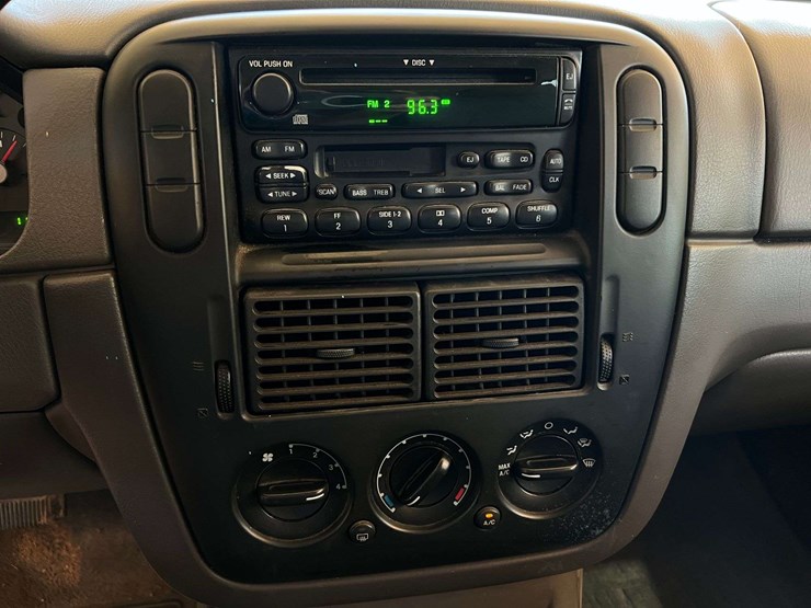 2002-ford-explorer-image-33