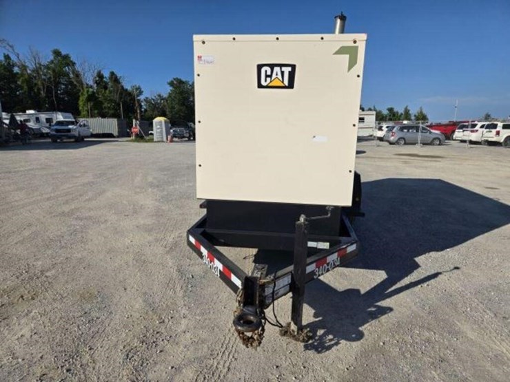 2019-caterpillar-xq230-image-2