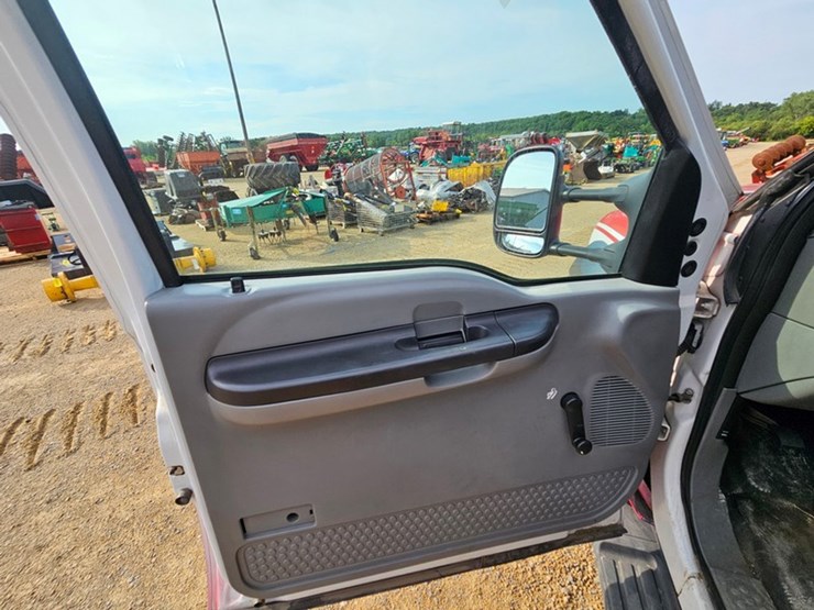 2007-ford-f550-image-24