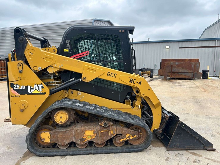 2015-caterpillar-259d-image-4