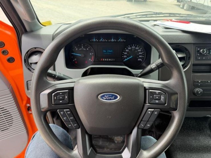 2022-ford-f650-xl-image-15