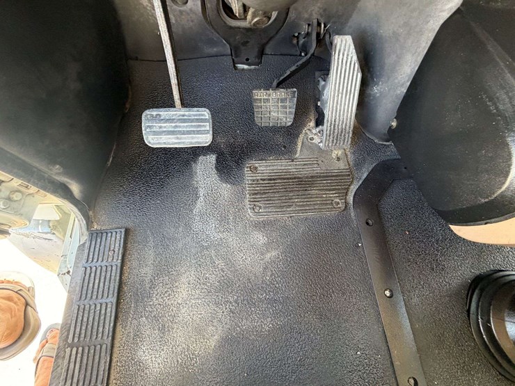 2006-mack-granite-ct713-image-20