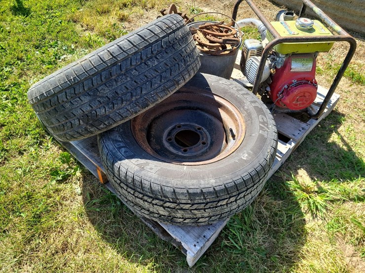 (2)-buckets-of-horse-shoes,-(2)-235/60r15-tires,-(1)-honda-wb20t-gas-motor-w/transfer-pump-image-11