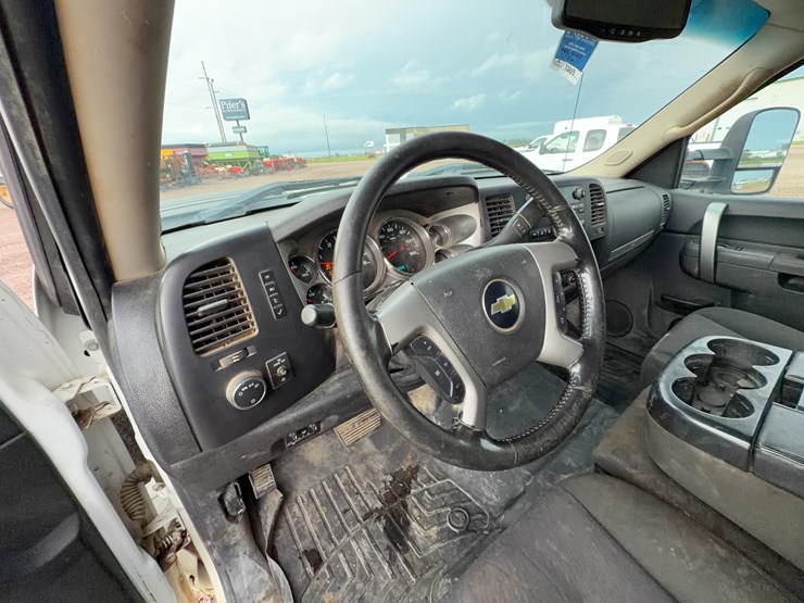 2014-chevrolet-silverado-2500-image-23