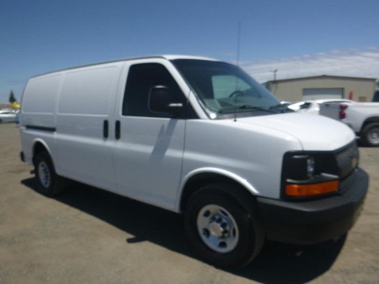 2014-chevrolet-express-2500-image-2