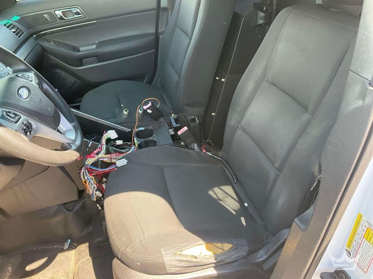 2015-ford-explorer-image-18