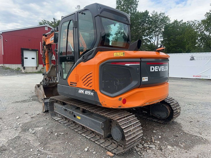 2023-develon-dx89r-excavator-with-2-buckets-image-7