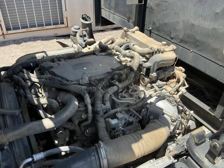 2014-isuzu-npr-image-14