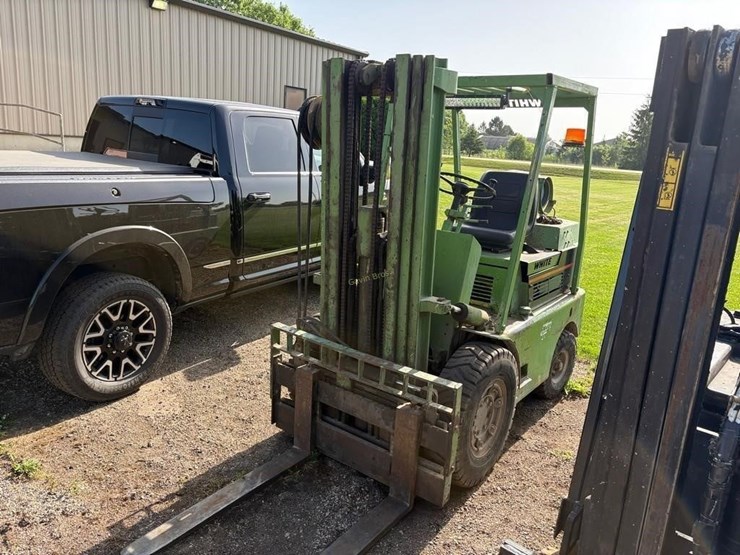 white-725-forklift-image-1