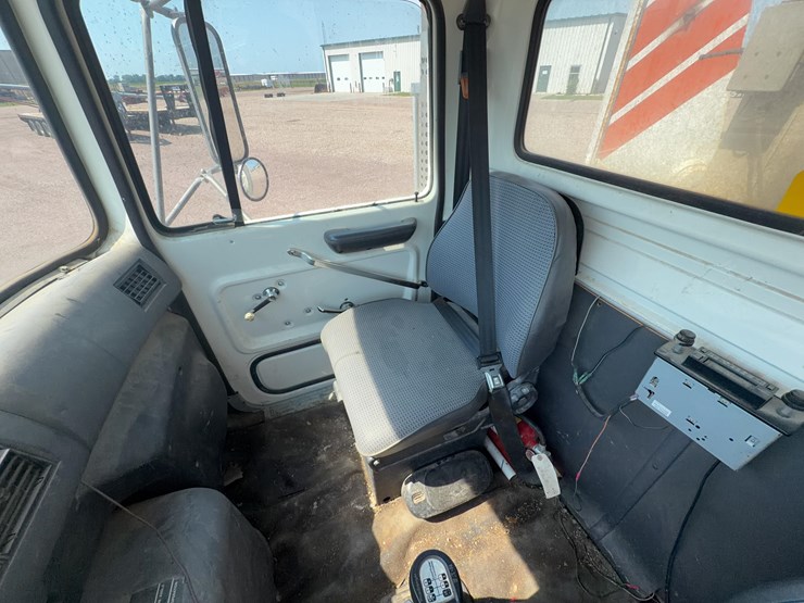 1995-ford-l9000-image-47