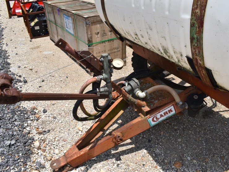 clark-3000-gallon-spray-rig-image-5