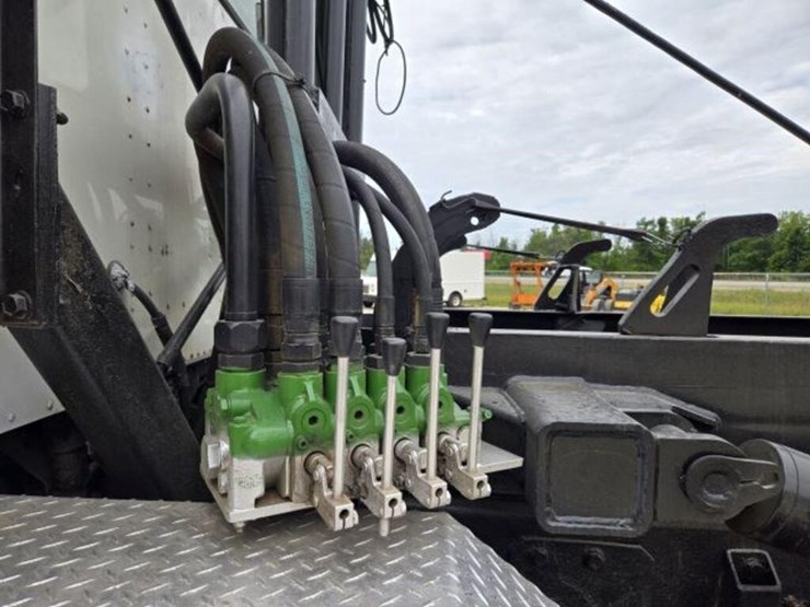 2007-caterpillar-15-image-23