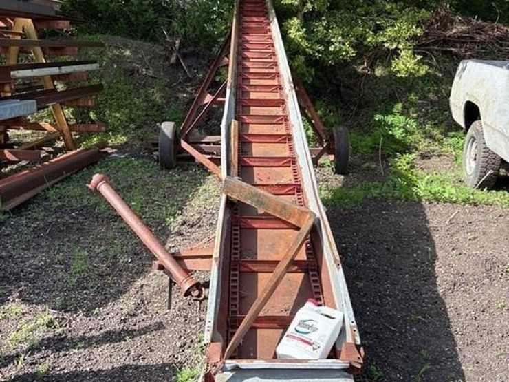 kewanee-pto-driven-ap-elevator-image-1