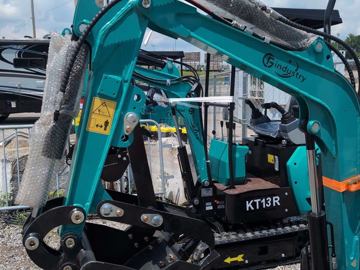 cfg-industries-mini-excavator---qh12r-image-2