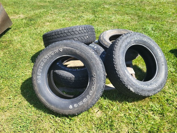 (4)-275/65r18-tires,-(1)-9.5l-15-tire-image-3