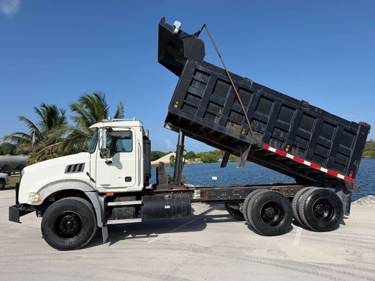 2006-mack-granite-ct713-image-13