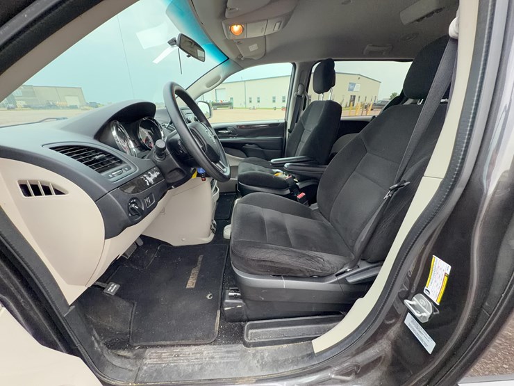 2015-dodge-grand-caravan-image-19