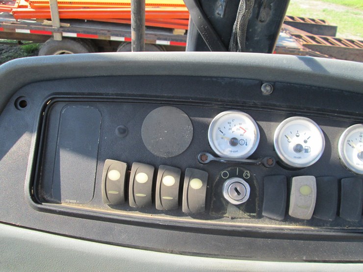 2004-caterpillar-420d-image-46