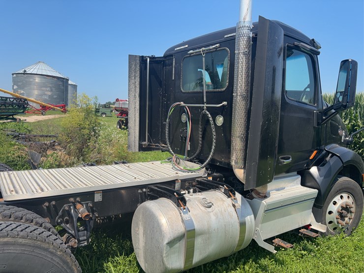 2017-peterbuilt-567-model-image-6