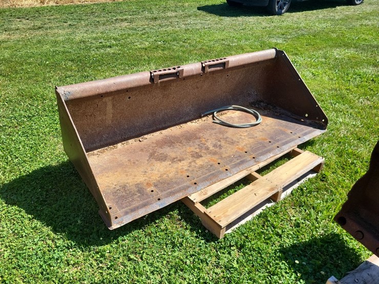 72"-bucket-w/skid-loader-mounting-image-1