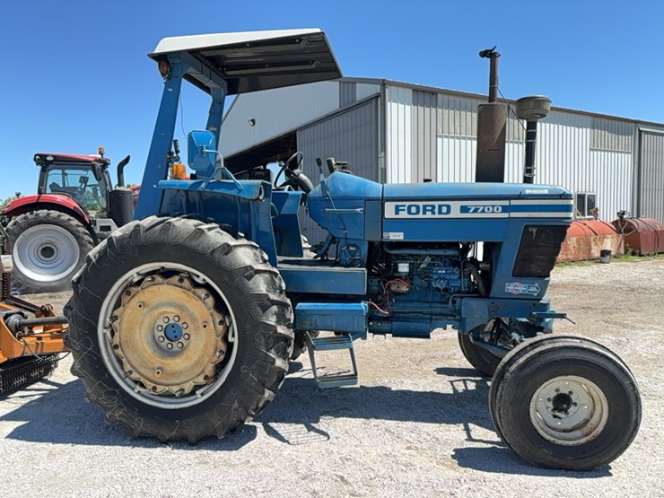 1980-ford-7700-image-4