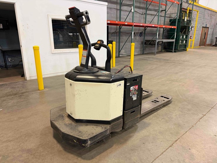 electric-pallet-jack-image-3