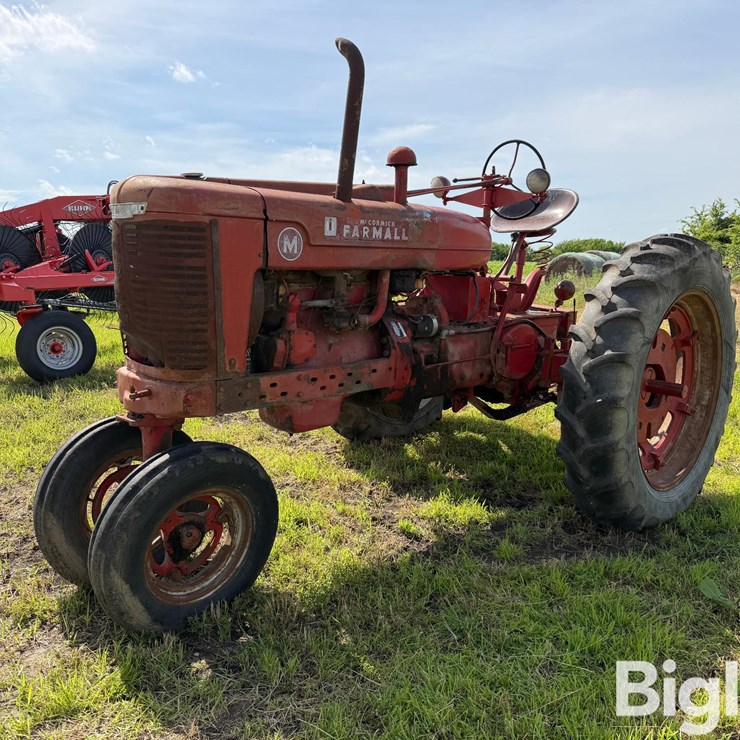 1950 Farmall M 2WD Tractor