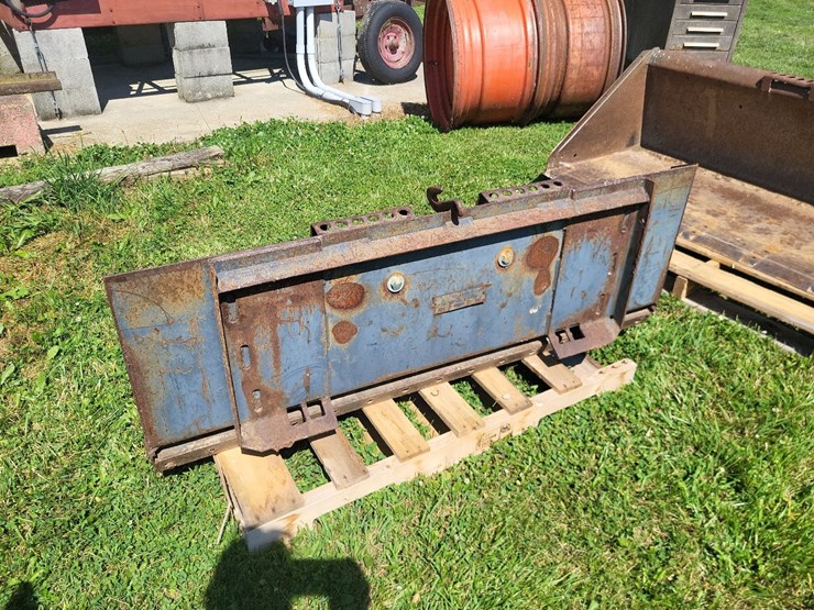 skid-loader-mounted-reece-receiver-hitch-image-5