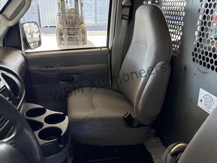 2006-ford-cargo-image-27