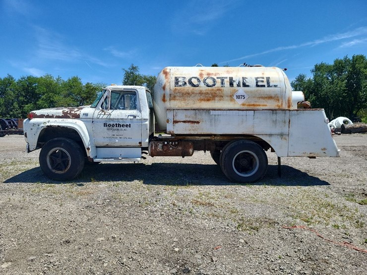 ford-f700-image-2
