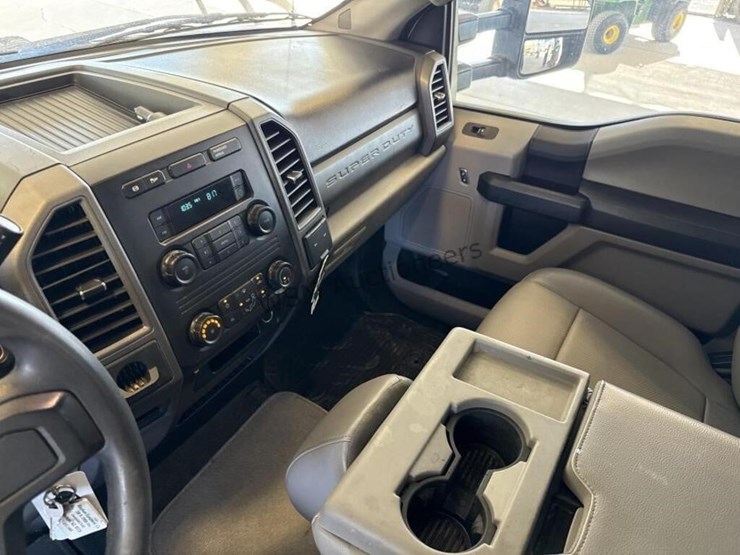 2017-ford-f550-image-22