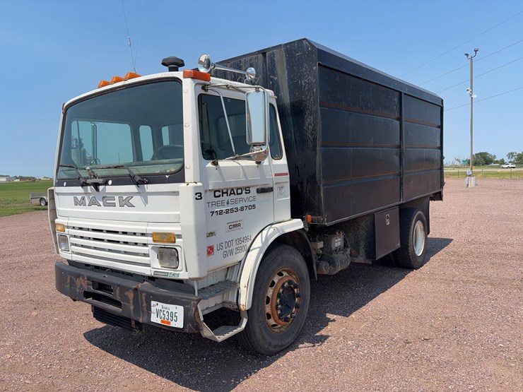 1997-mack-ms200p-dump-truck-image-1