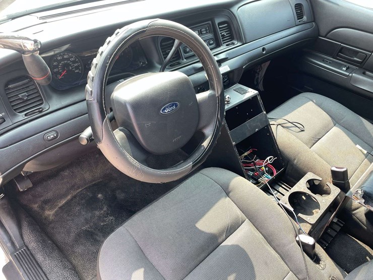 2011-ford-crown-victoria-4-door-police-interceptor-(199,048-miles)-image-11
