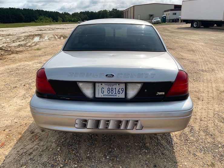 2011-ford-crown-victoria-4-door-police-interceptor-(199,048-miles)-image-6