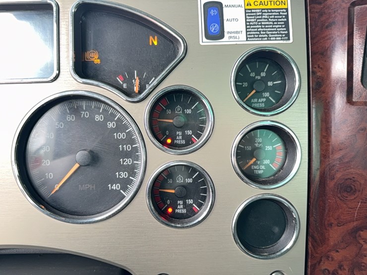 2012-mack-cxu613-image-54