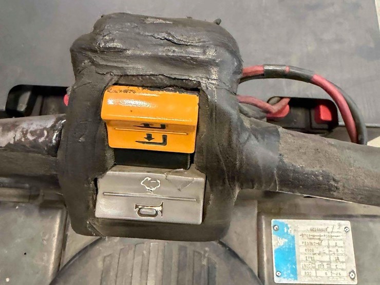 electric-pallet-jack-image-9