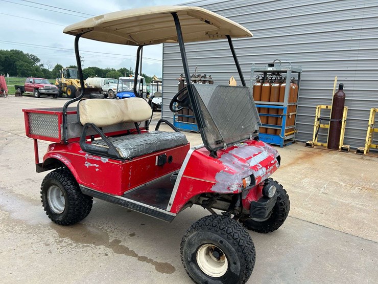 2006-club-car-48-volt-golf-cart-image-2