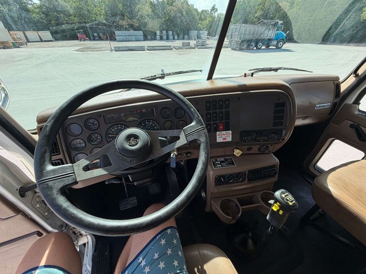 2006-mack-granite-ct713-image-34