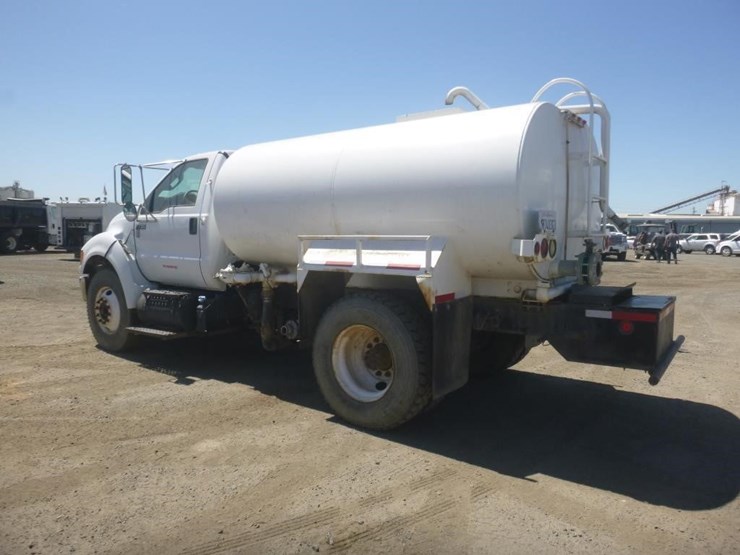 2011-ford-f750-image-4